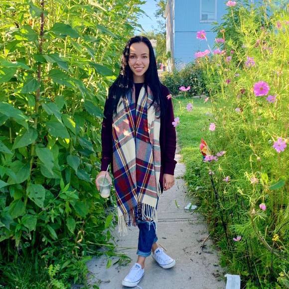 Meet your Posher, Janine - Picture 1 of 1